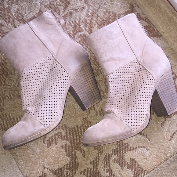 Suede Tan boots - Picture 1 of 3